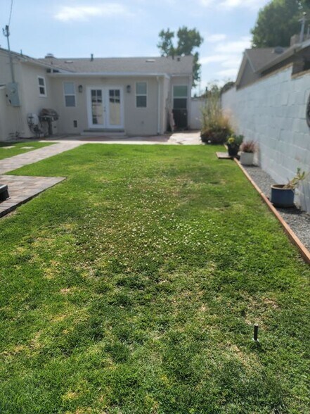 Building Photo - 3948 Rose Ave