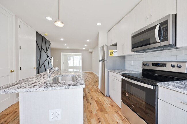 Building Photo - ???Completely Renovated 3 Bedroom 1.5 Bath...