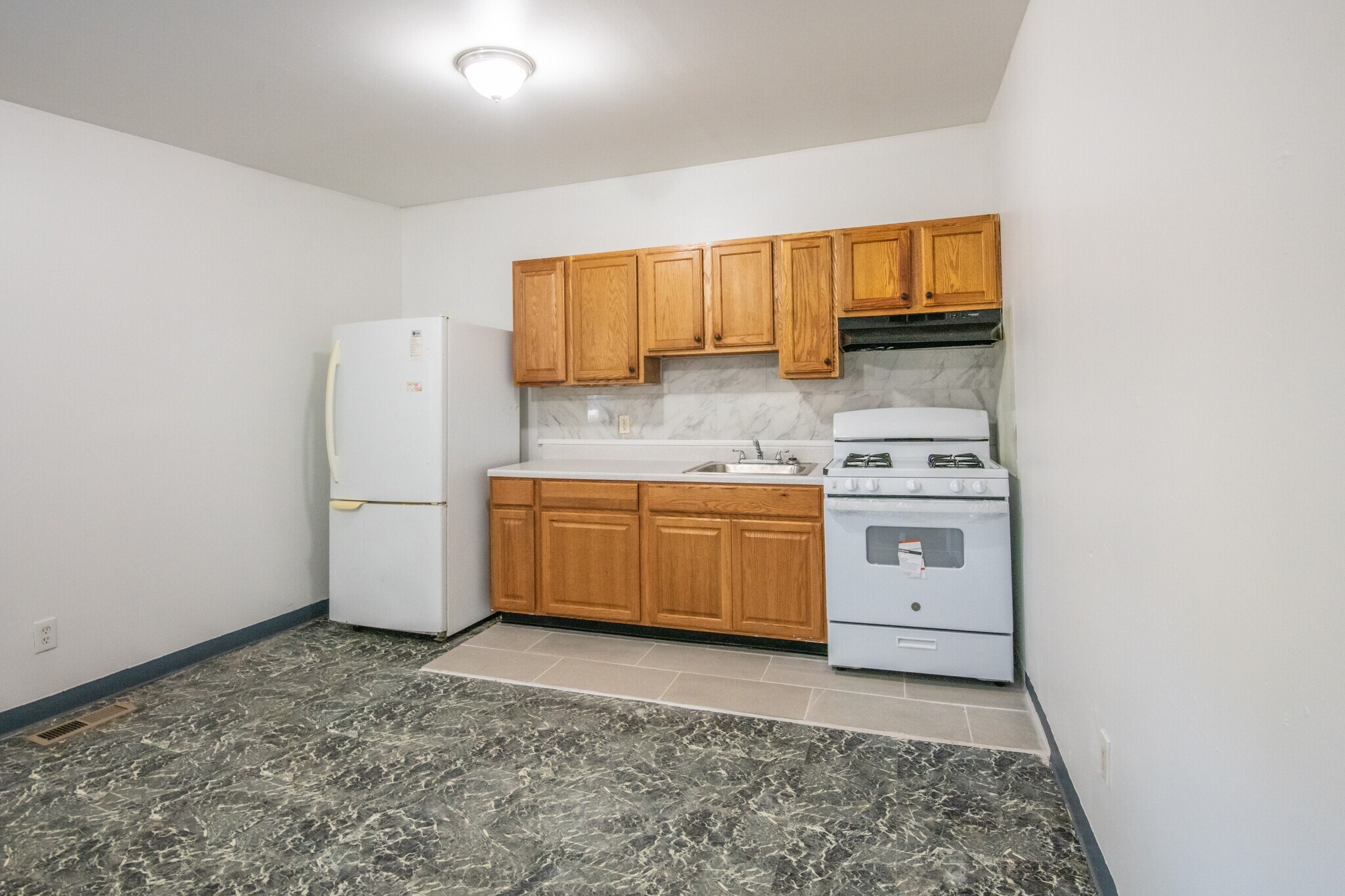 Building Photo - 506 Cherry St