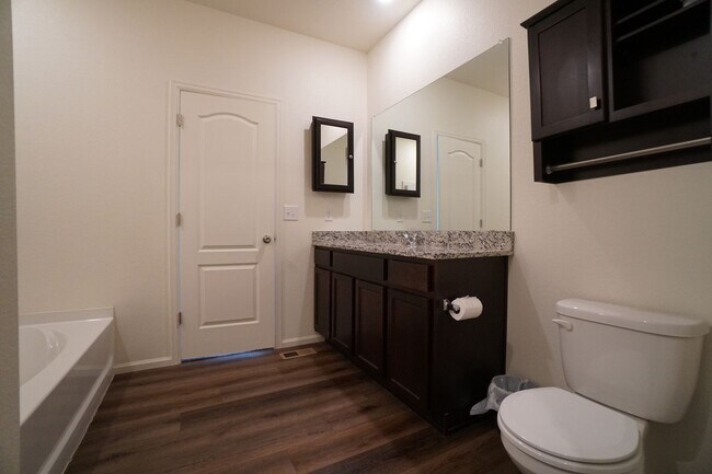 Building Photo - 6214 Meadowbank Ln