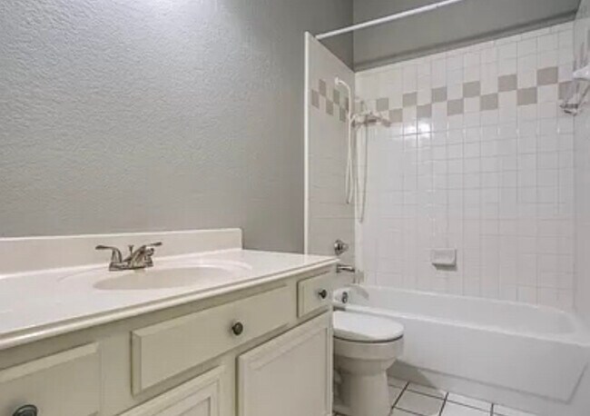 Building Photo - 8401 Greenfield Dr