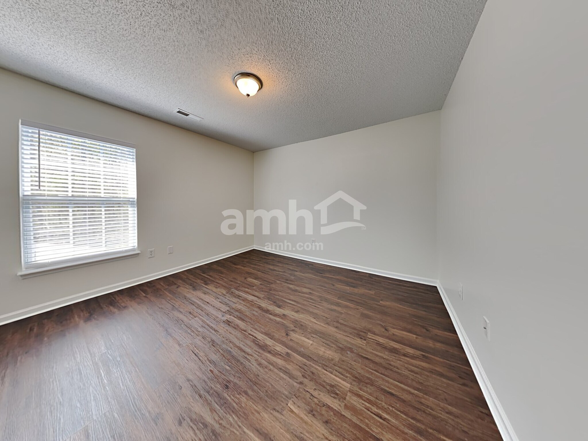 Building Photo - 5069 Thornton Dr