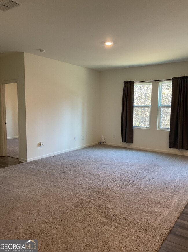 Building Photo - 305 Pond Ct