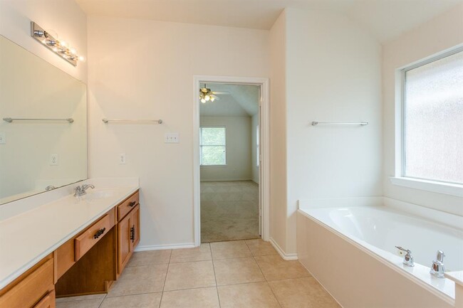 Building Photo - 138 E Spindle Tree Cir
