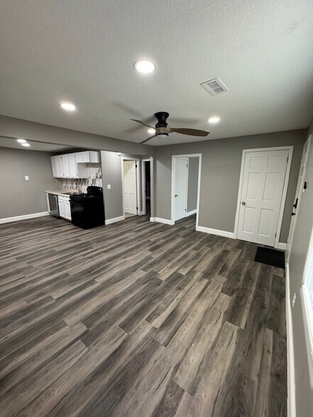 Building Photo - 2620 Fees S