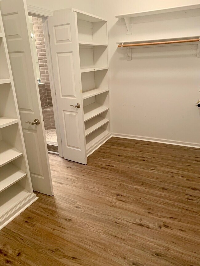 Building Photo - Port Warwick Luxury attached Home End Unit