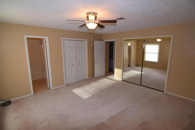 Building Photo - PETS NEGOTIABLE WITH HOMEOWNER APPROVAL!!