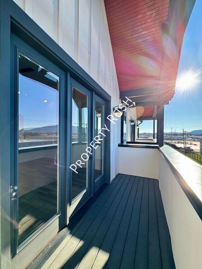 Building Photo - 1861 Zeta Way