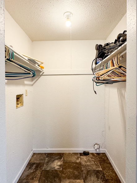 Building Photo - 613 S 34th St