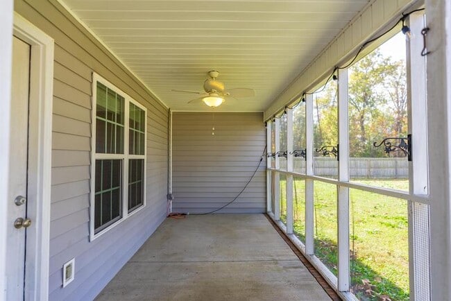 Building Photo - 389 Livingston Dr