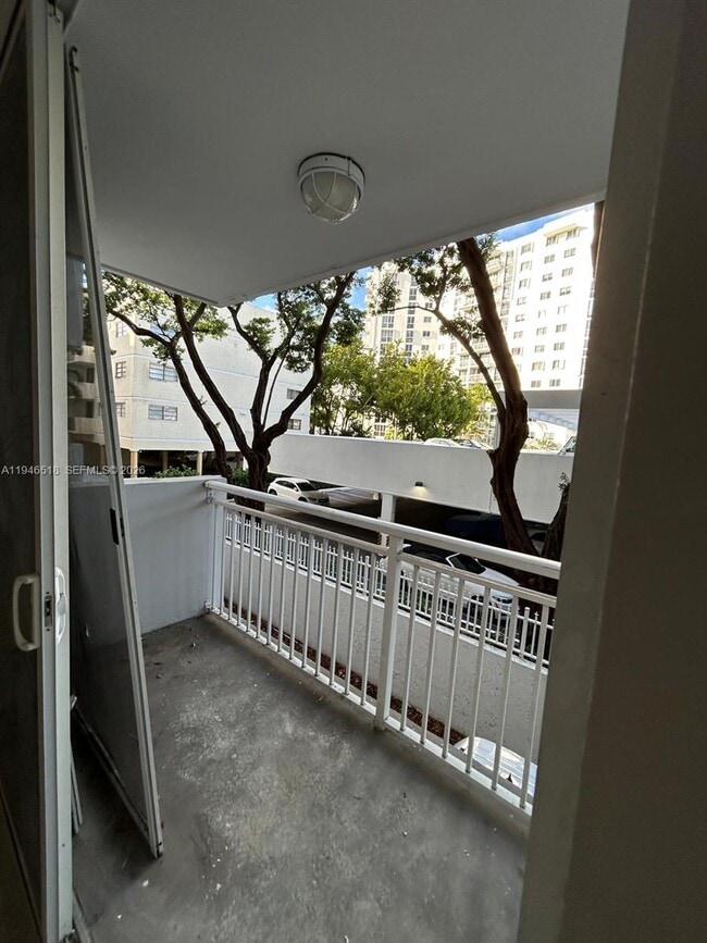 Building Photo - 1666 West Ave