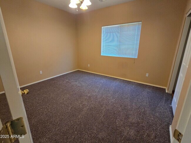 Building Photo - 16036 W Custer Ln