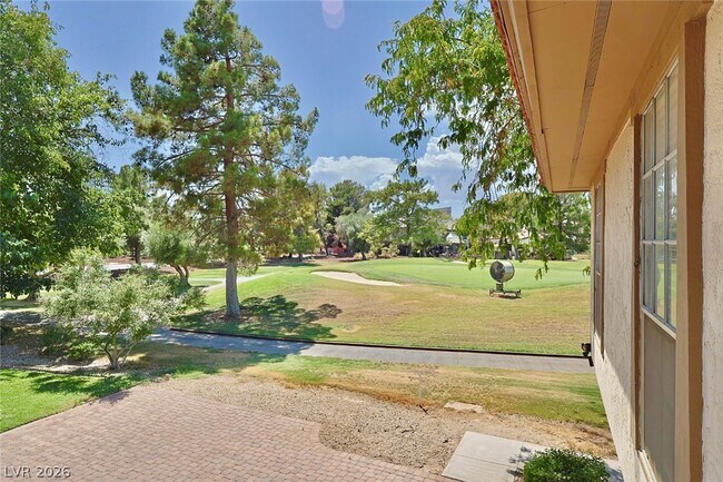 Building Photo - 3181 Pinehurst Dr