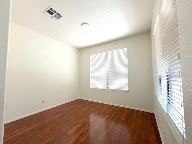 Building Photo - 1744 W Frye Rd