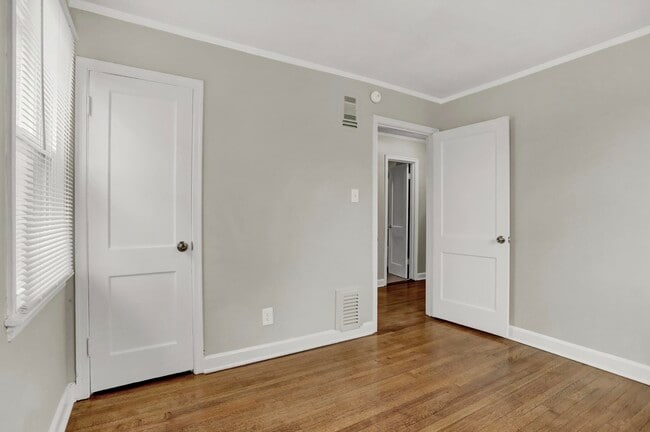 Building Photo - 1080 Larry Ln
