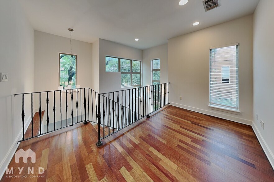 Building Photo - 2502 Kinney Rd