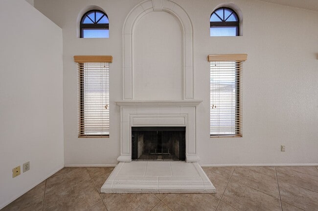 Building Photo - Welcome to this stunning 4-bedroom, 2-bath...