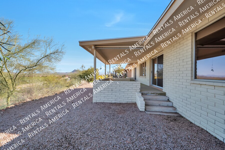 Building Photo - 3650 E Quenton Dr