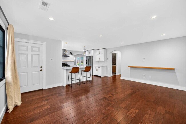 Building Photo - Not your average Davis rental.