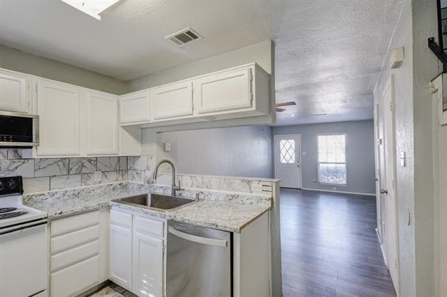 Building Photo - 613 Carriagehouse Ln