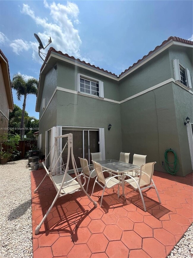 Building Photo - 10290 SW 139th Ct