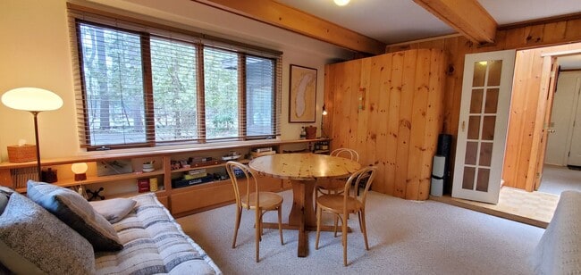 Building Photo - 2 Bedroom Extended Stay in Williamsburg with Low Off-Season Rates!