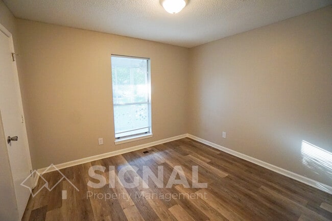Building Photo - 1312 Winola Ln