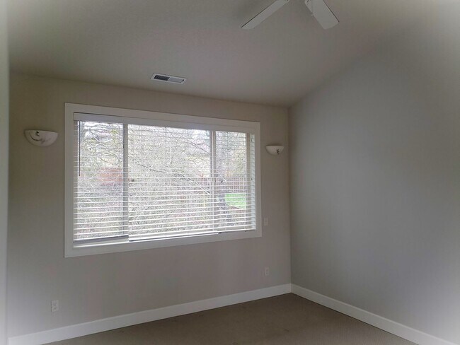 Building Photo - Modern Home in SW Portland