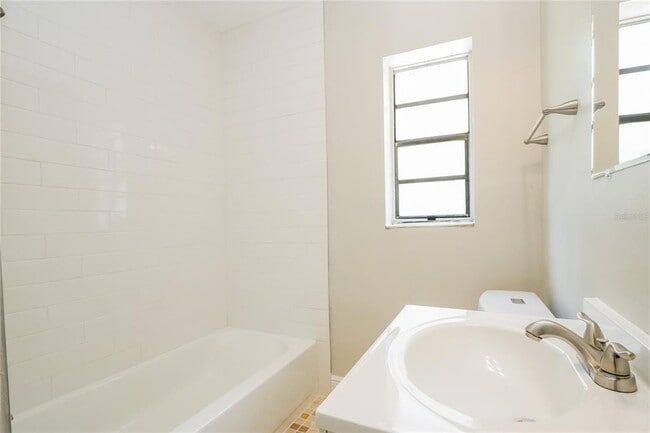 Building Photo - 832 Bethune Dr