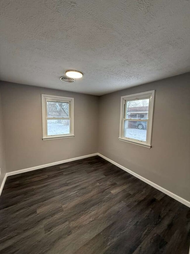 Building Photo - 4095 Sleepy Hollow Rd