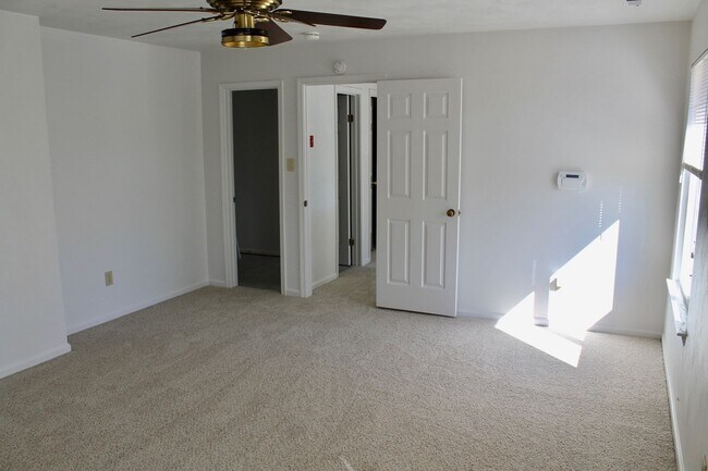 Building Photo - Chicks Beach Living! 3BR/2.5BA - Attached Garage, Private Cul-de-sac- Minutes to the BAY!