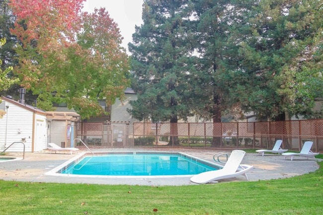 Building Photo - 2 bedroom 2 bath Condo in great neighborhood $3500