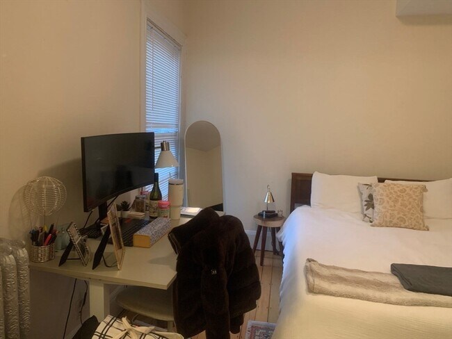 Building Photo - 356 Harvard St