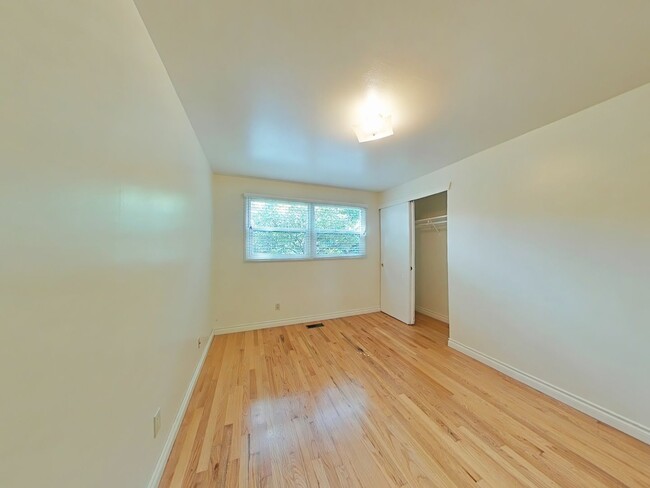 Building Photo - 4 Bedroom House ~ Close to Corvallis Count...