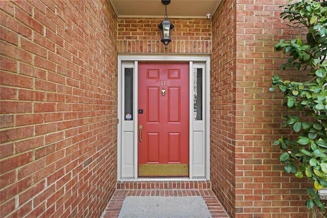 Building Photo - 11 Paces W Dr NW