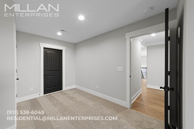 Building Photo - Elegant All-Brick Townhome in a Gated Community in Sango