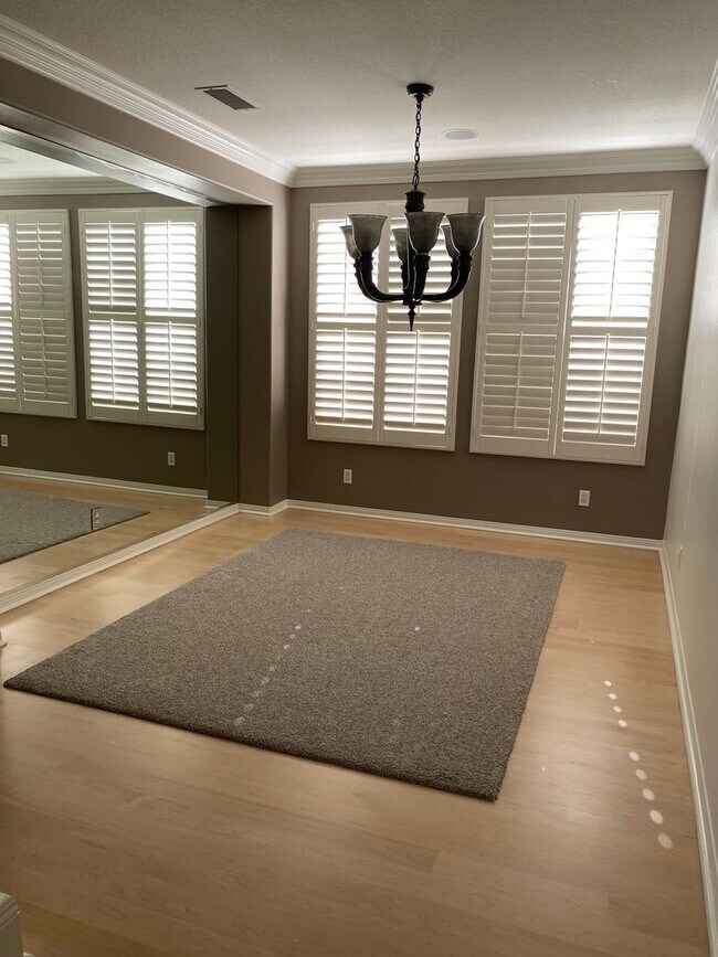 Building Photo - 5 Bed, 5 bath cul-de-sac Executive Home