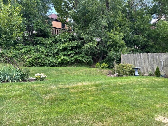 Building Photo - Charming 2BR Home with Large Yard & Porch in Mount Washington