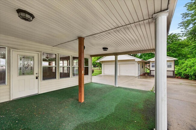 Building Photo - 2 Bedroom Dog Friendly Home For Rent With Large Bonus Room!