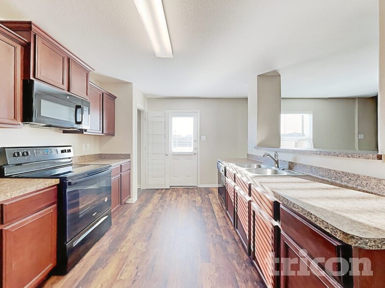 Building Photo - 5718 Treasure Cove Rd