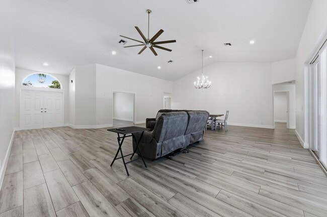 Building Photo - 10353 Milburn Ln