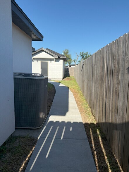 Exterior Entrance Sidewalk - 5712 Abbey Ct