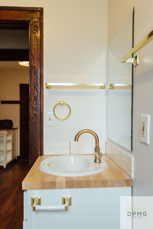 Building Photo - 117 S Hosmer St