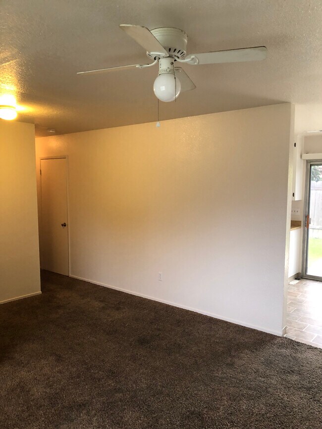 Building Photo - 25 W Swallow St