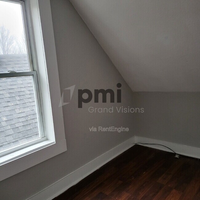 Building Photo - 941 E Cantrell St