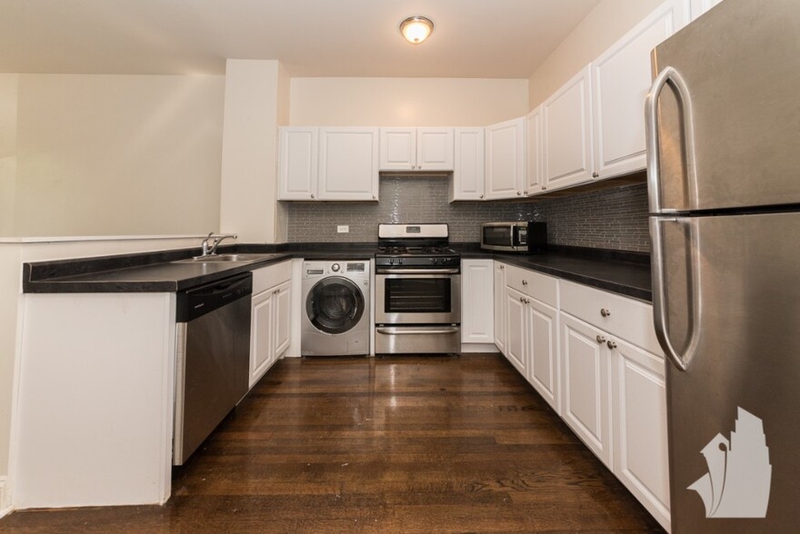 Primary Photo - 2907 N Mildred Ave
