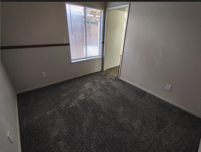 Building Photo - 1005 Sylvan Meadows Dr