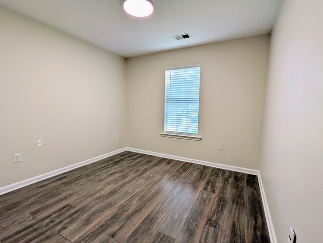 Building Photo - 6498 Glastonburg Ln