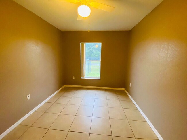 Building Photo - 502 Albatross Dr