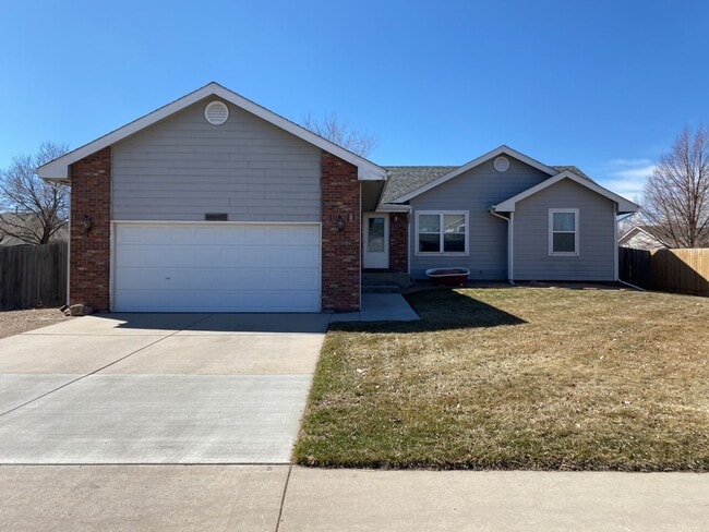 Primary Photo - 4 Bed 2.5 Bath Home in Windsor
